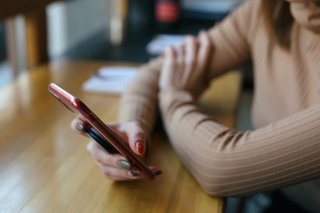 BeReal: cos'è e come funziona l’app più popolare del 2022